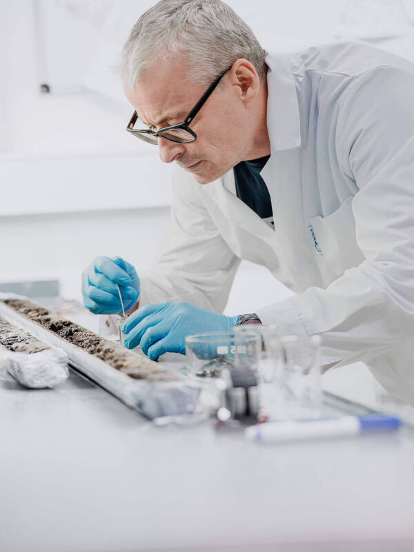 Eske WIllerslev iN lab