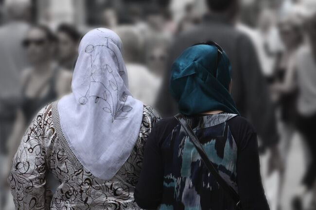 Two women with scarfs from behind