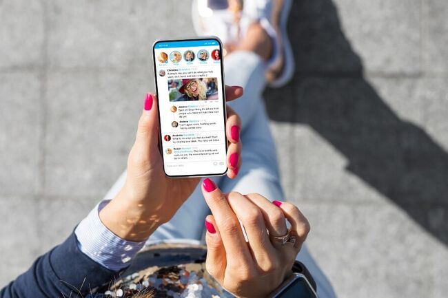 Woman on Twitter on her phone