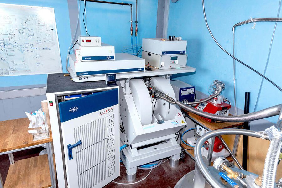 Electron paramagnetic resonance